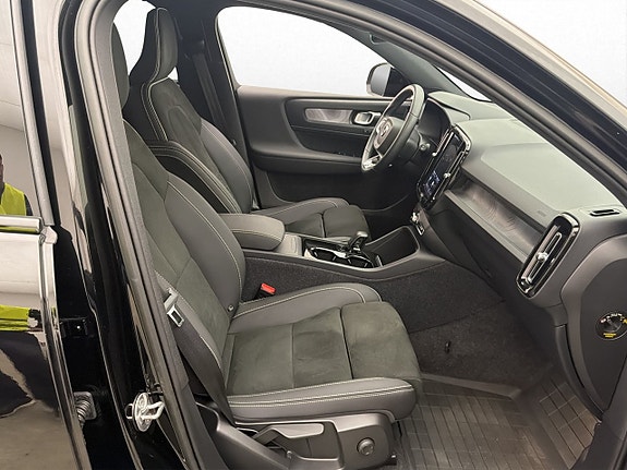 Volvo XC40 16 of 30