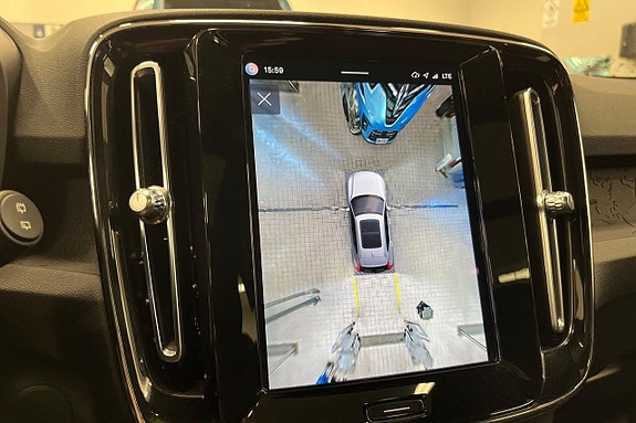 Volvo XC40 17 of 27