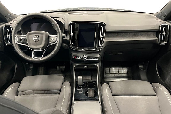 Volvo XC40 14 of 27