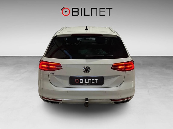Volkswagen Passat 4 of 20