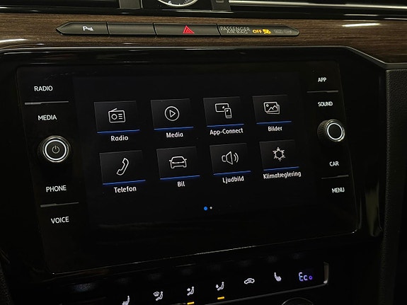 Volkswagen Passat 17 of 20