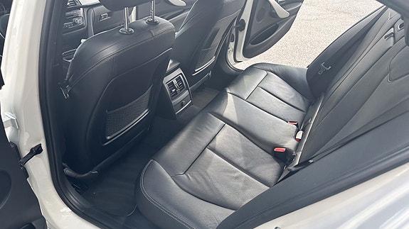 BMW 330e 10 of 22