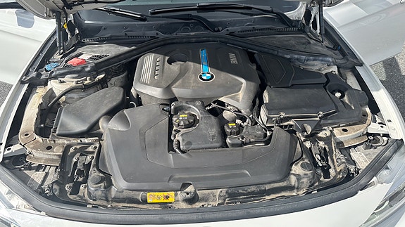 BMW 330e 15 of 22