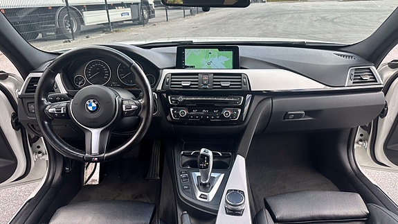 BMW 330e 12 of 22