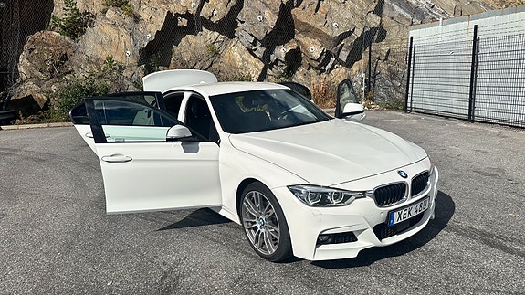BMW 330e 21 of 22