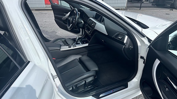 BMW 330e 8 of 22