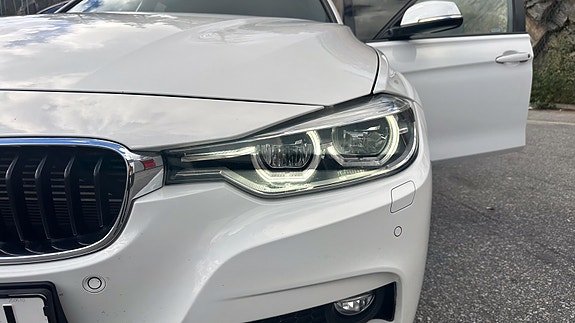 BMW 330e 20 of 22