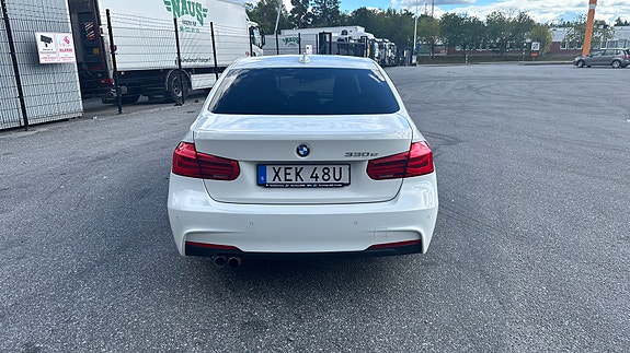 BMW 330e 5 of 22