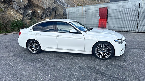 BMW 330e 4 of 22