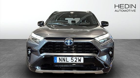 Toyota RAV4 8 of 12