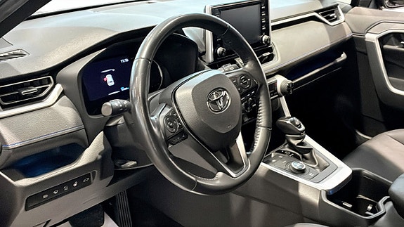 Toyota RAV4 9 of 12