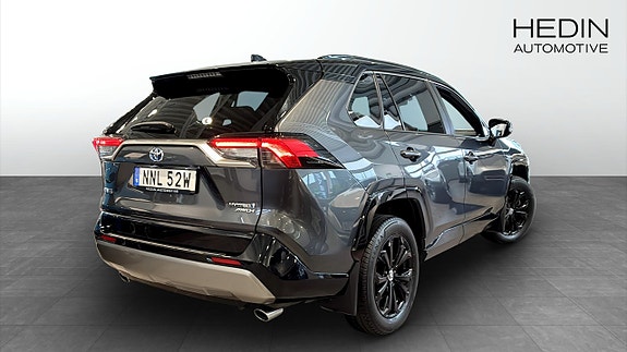 Toyota RAV4 2 of 12