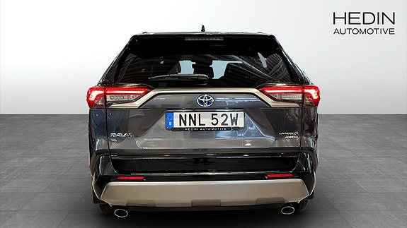 Toyota RAV4 7 of 12