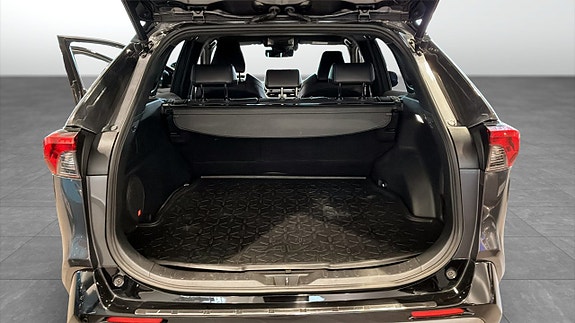 Toyota RAV4 10 of 12