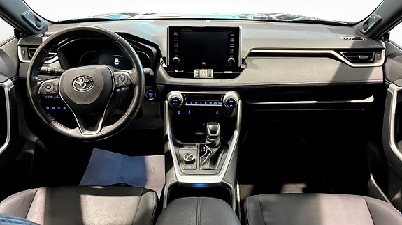 Toyota RAV4 4 of 12