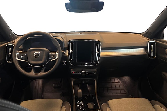Volvo XC40 10 of 21