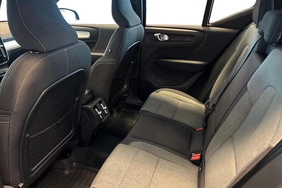 Volvo XC40 13 of 21