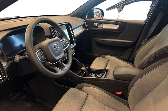 Volvo XC40 14 of 21