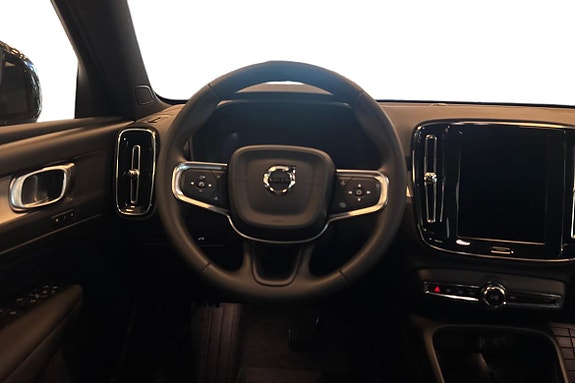 Volvo XC40 11 of 21