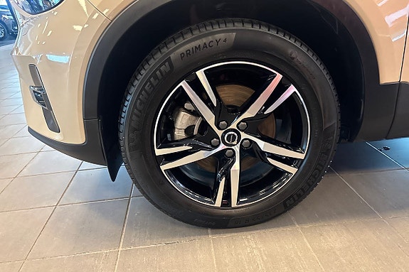 Volvo XC40 17 of 21
