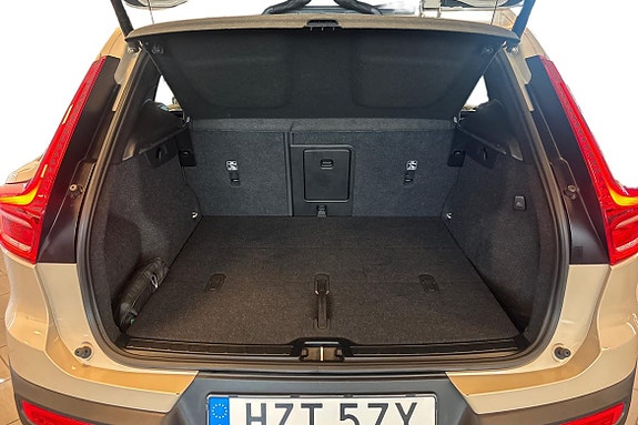 Volvo XC40 12 of 21