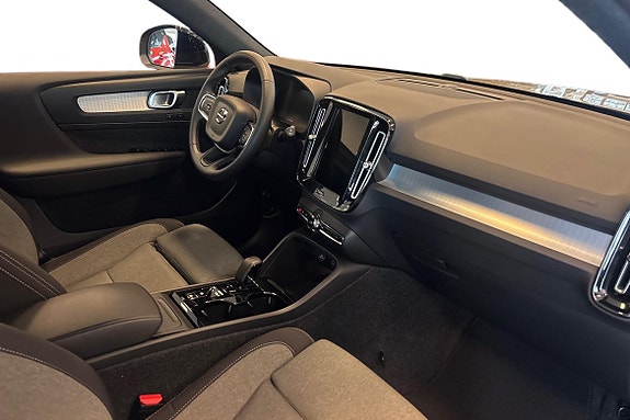 Volvo XC40 7 of 21