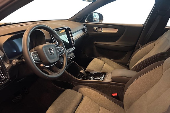 Volvo XC40 14 of 21