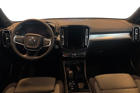 Volvo XC40 10 of 21