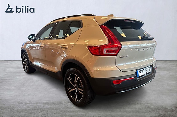 Volvo XC40 2 of 21