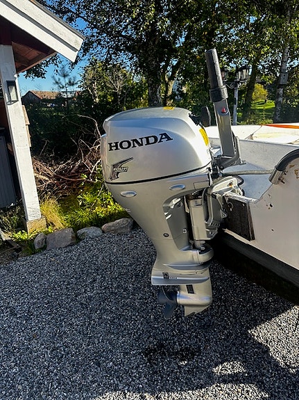 Båt med motor och 30-kärra 3 of 3