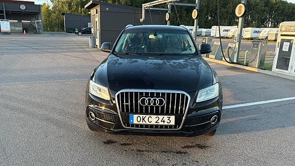 Audi Q5 2 of 11