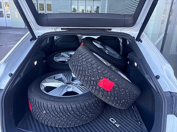 Audi Q4 e-tron 12 of 13