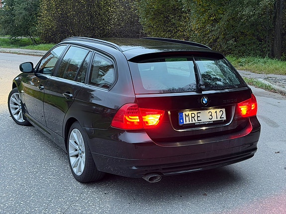 BMW 320d 4 of 6
