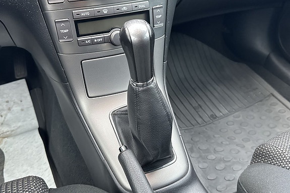 Toyota Avensis 12 of 18