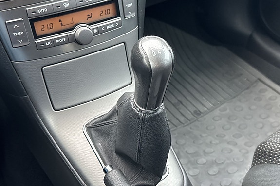 Toyota Avensis 16 of 18