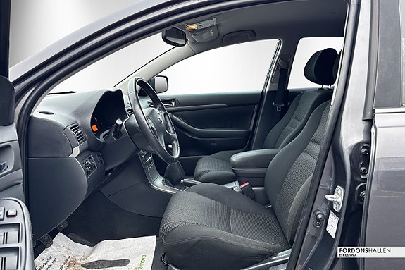 Toyota Avensis 8 of 18