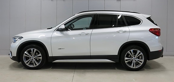 BMW X1 3 of 22