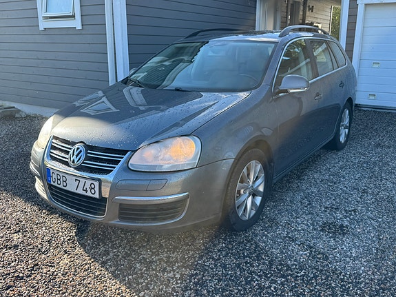 Volkswagen Golf V 2 of 5