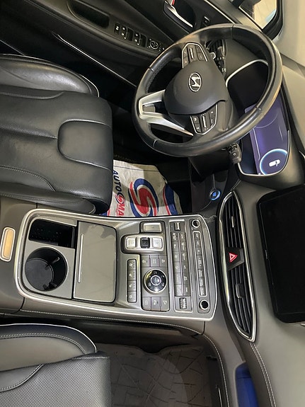 Hyundai Santa Fe 8 of 15