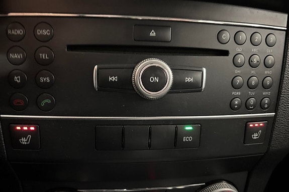 Mercedes-Benz GLK220 16 of 21