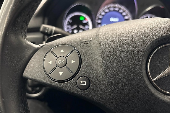 Mercedes-Benz GLK220 10 of 21
