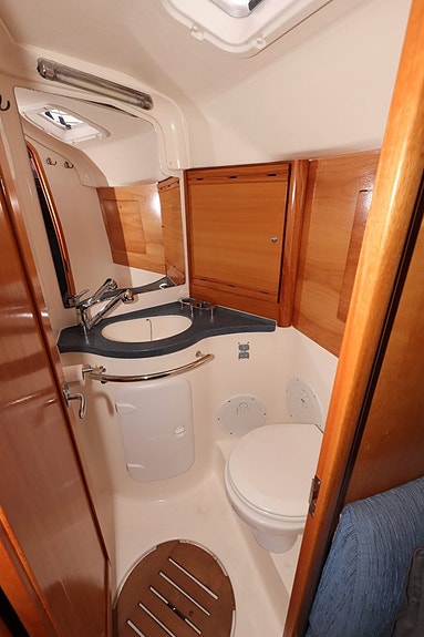 Bavaria 38 Cruiser 8 of 24
