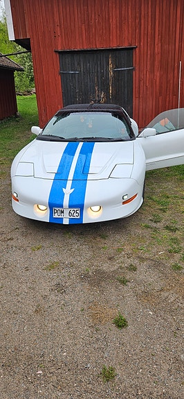 Pontiac Firebird 2 of 5