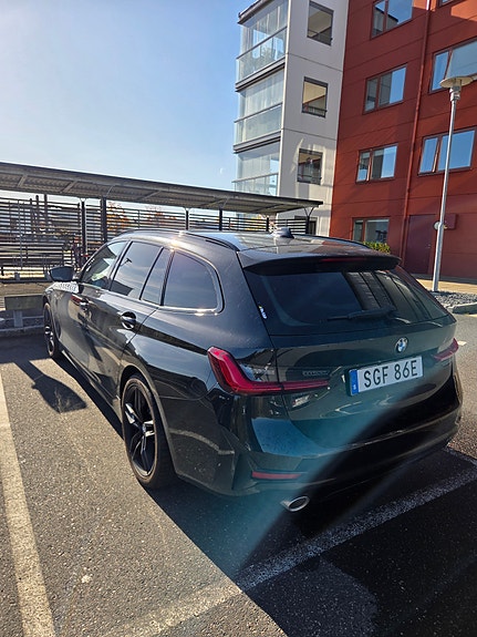 BMW 330e 2 of 7