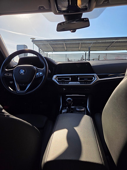 BMW 330e 4 of 7