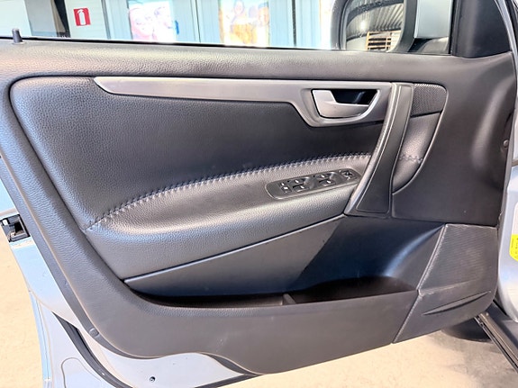 Volvo XC70 13 of 14