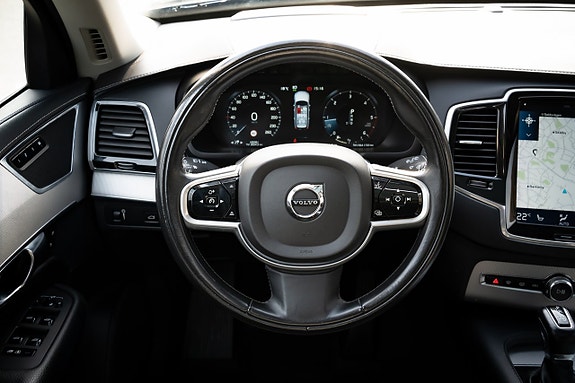 Volvo XC90 24 of 30