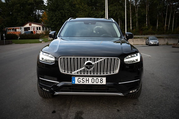 Volvo XC90 2 of 30