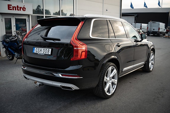 Volvo XC90 3 of 30