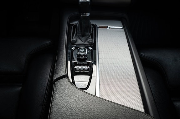 Volvo XC90 26 of 30
